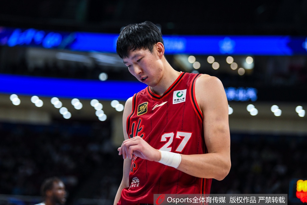 媒体人:广厦拿周琦毫无办法 但他们最后关头的防守起到了大作用