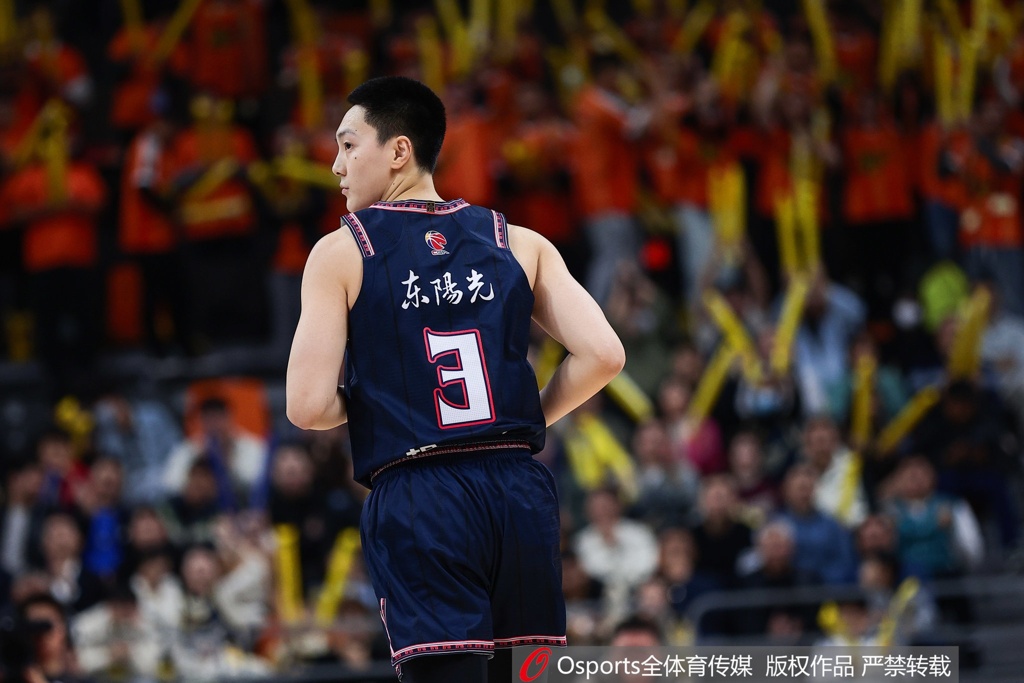 麦穗丰:杜锋三阶段狠练胡明轩颇具前瞻性 小胡&吉伦沃特拯救球队